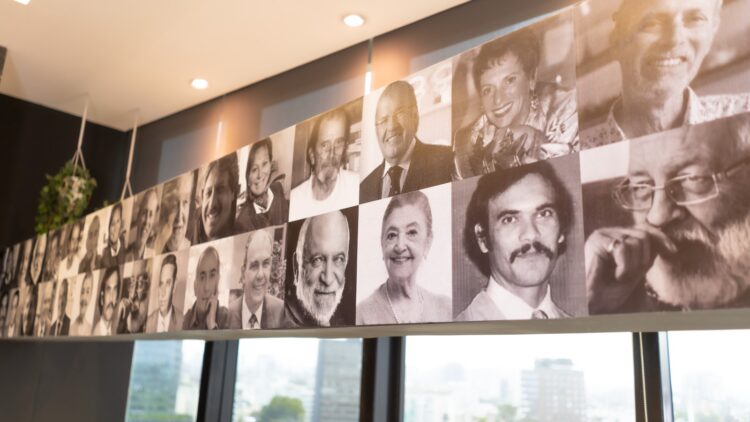 Mayo Group rinde homenaje a maestros de la publicidad con singular mural