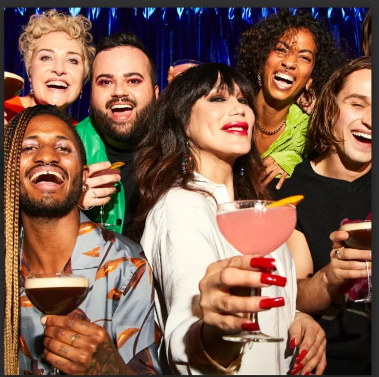 La importancia de la familia elegida: Absolut Vodka lanza campaña en el marco del Día Internacional contra la Homofobia