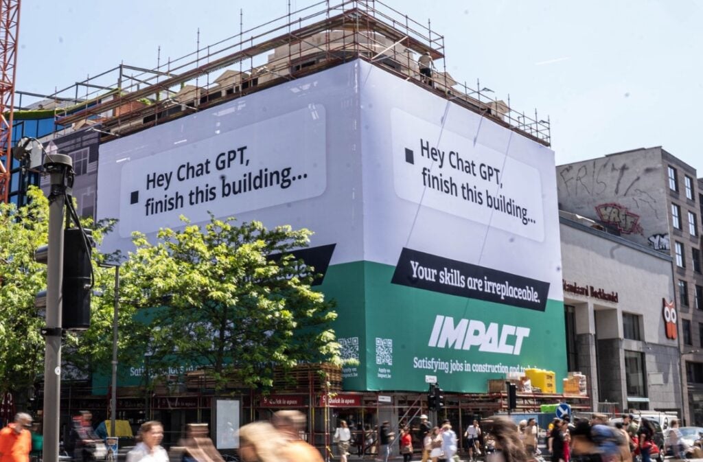 Agencia de empleos desafía a chatGPT a terminar de construir un edificio