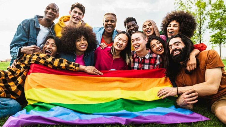 <strong>Marcas que celebran el orgullo con productos a la medida de la comunidad LGBT</strong> 1 Untitled design 4