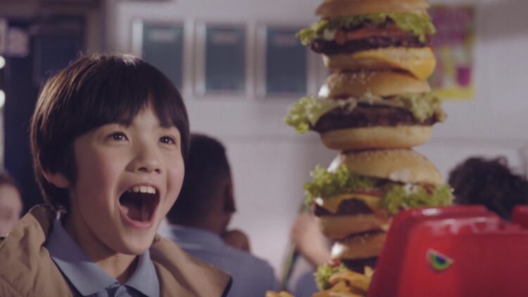 Esta campaña revela la triste realidad de niños que van al colegio con la lonchera vacía 1 Esta campaña revela la triste realidad de niños que van al colegio con la lonchera vacía