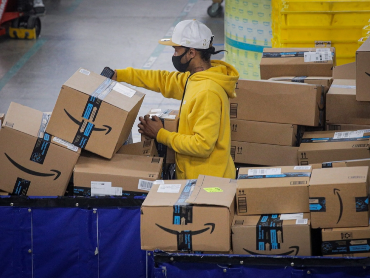 Amazon ofrece a sus trabajadores padres jornadas a tiempo parcial