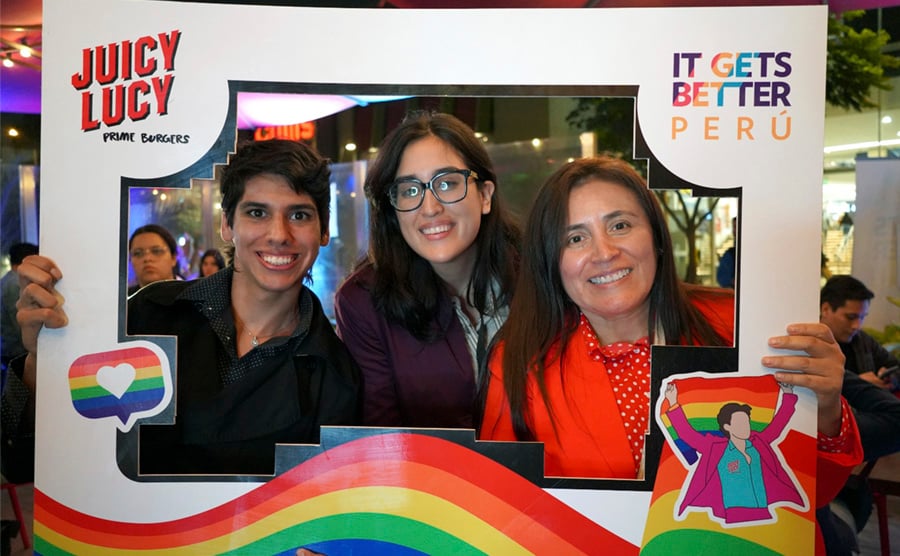 Juicy Lucy se une nuevamente a It Gets Better para mejorar la vida de los jóvenes LGBTQ+ en Perú 2 jucy 3