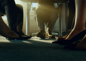 Lexus invierte el significado de los pies que esperan para lanzar su nuevo modelo UX