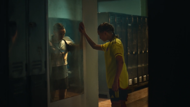 Gatorade grafica el peso de la camiseta de una selección de fútbol en este spot