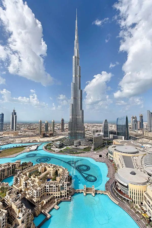 La imponente Barbie 3D que promociona la película en Dubai 2 kfjdlighsd