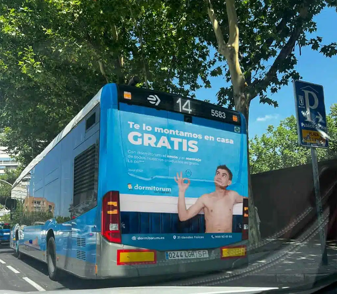 Marca de colchones lanza provocativa campaña con actor porno como protagonista 3 Marca de colchones lanza provocativa campaña con actor porno como protagonista