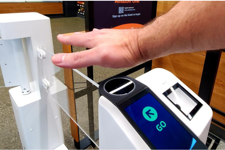 Nuevas experiencias de compra en Amazon: pronto podrás realizar pagos con la palma de tu mano 2 mano 100