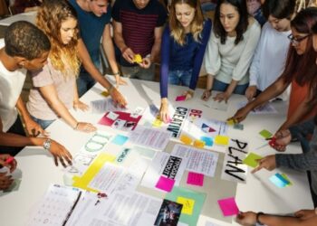“Habla Portafolio”, la iniciativa que busca que los jóvenes realicen sus prácticas con los mejores creativos del país