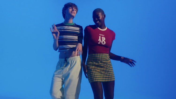 Marca confronta el trend “el que se mueva es gay”