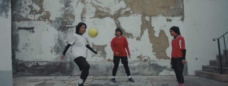 WhatsApp lanza documental sobre la hazaña del equipo de fútbol femenino de Afganistán que huyó del país 1 WhatsApp lanza documental sobre la hazaña del equipo de fútbol femenino de Afganistán que huyó del país