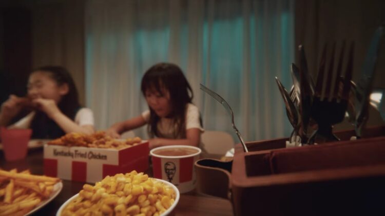 KFC se disculpa con los utensilios por no ser necesarios para degustar su famoso pollo frito