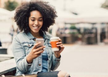 Para 2025, el 44% de los consumidores globales seguirán a personas influyentes, asegura Havas Perú