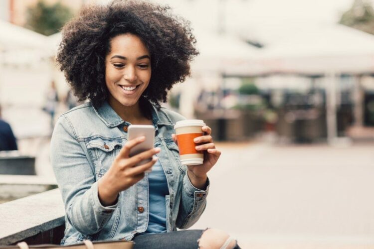 Para 2025, el 44% de los consumidores globales seguirán a personas influyentes, asegura Havas Perú