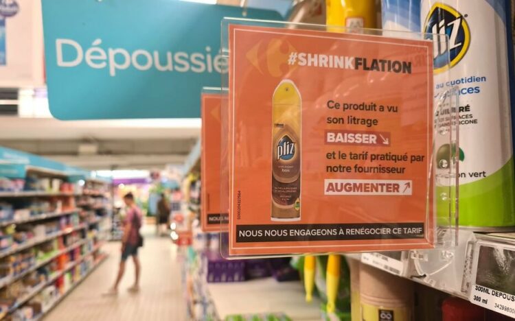 Supermercado etiqueta los productos que disminuyen su tamaño mientras el precio se mantiene
