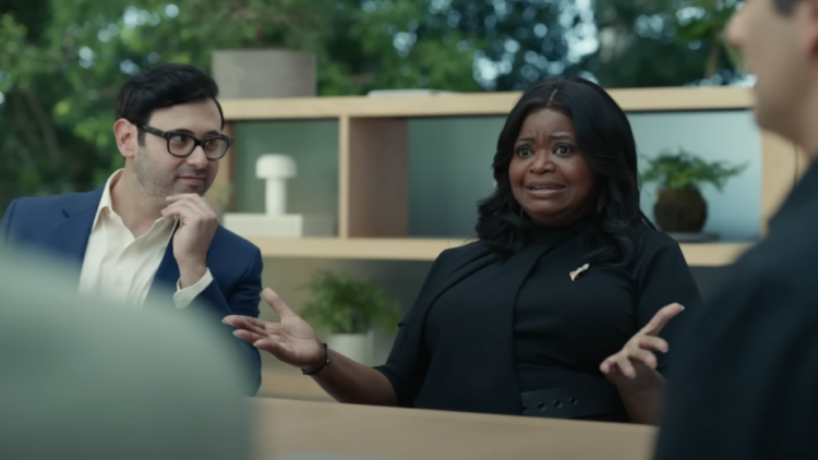 CEO de Apple se reúne con la Madre Naturaleza para hablar sobre su huella de carbono en este spot