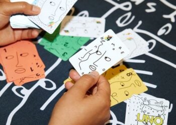 UNO colabora con artista internacional para lanzar una edición limitada de sus cartas