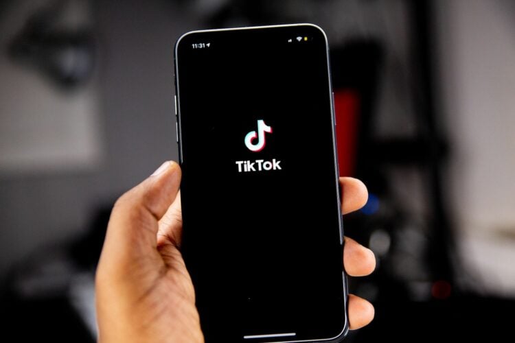 TikTok lanza etiqueta que facilita la distinción del contenido elaborado por la IA