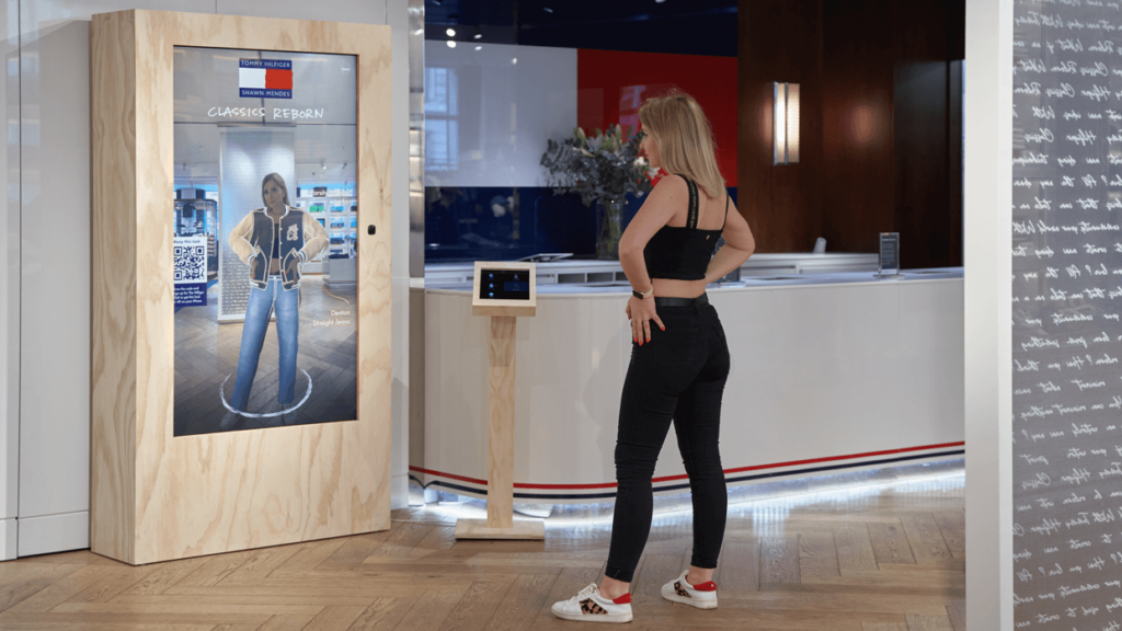 Tommy Hilfiger implementa probadores virtuales en sus tiendas 2 Tommy Hilfiger implementa probadores virtuales en sus tiendas