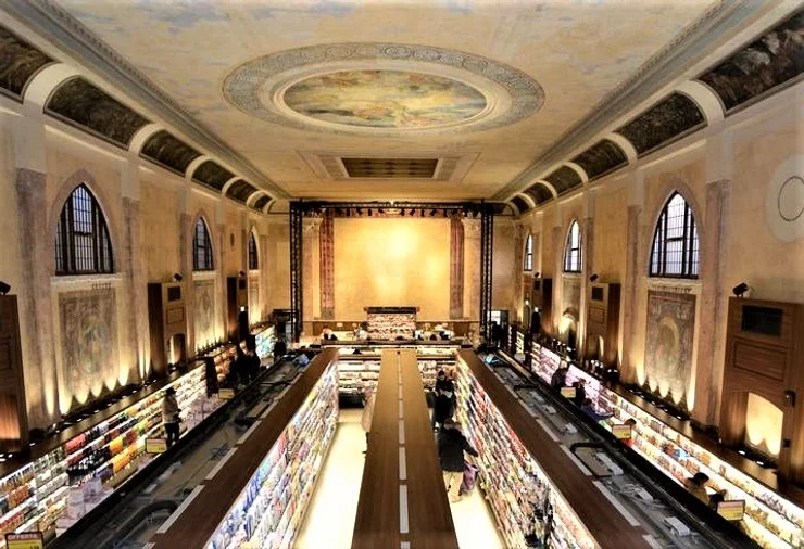 ¿Hacer compras en un antiguo teatro? Un supermercado italiano da la experiencia 1 supermercado teatro