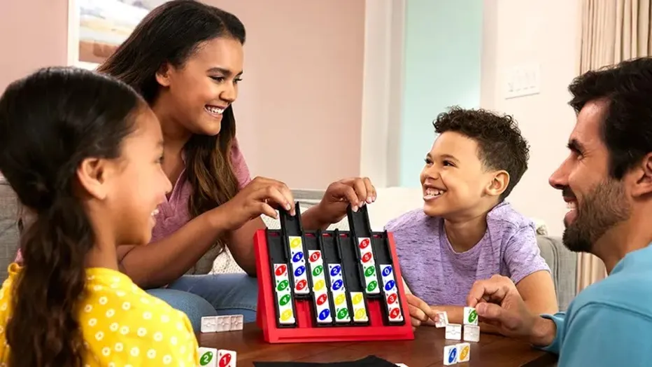 “Jugadora en Jefe de Uno”, el cargo de Mattel que paga más de 4 mil dólares semanales para posicionar un juego 2 Mattel Uno Quatro