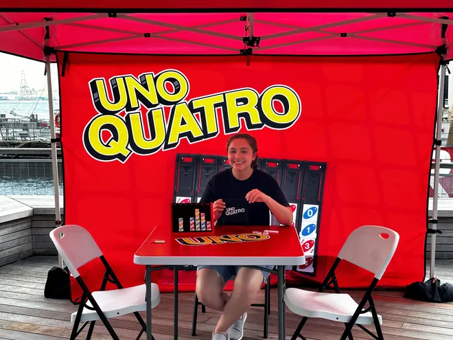 “Jugadora en Jefe de Uno”, el cargo de Mattel que paga más de 4 mil dólares semanales para posicionar un juego 1 Mattel Uno Quatro