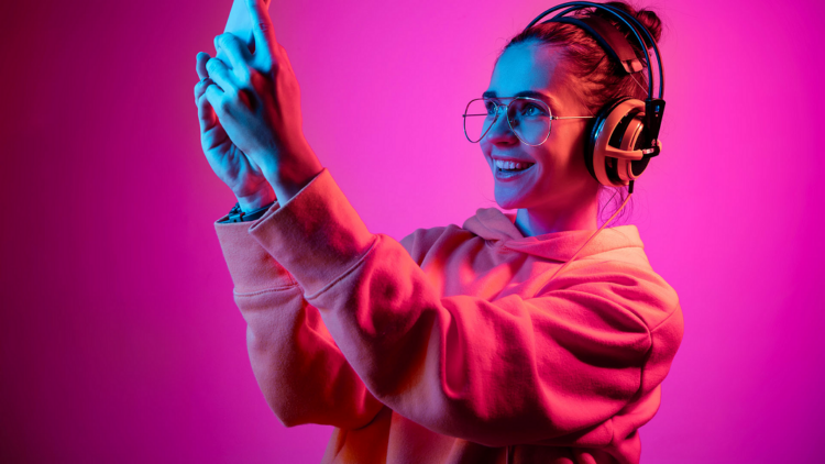 Series, videos o conversación: así alterna su consumo de medios la generación Z