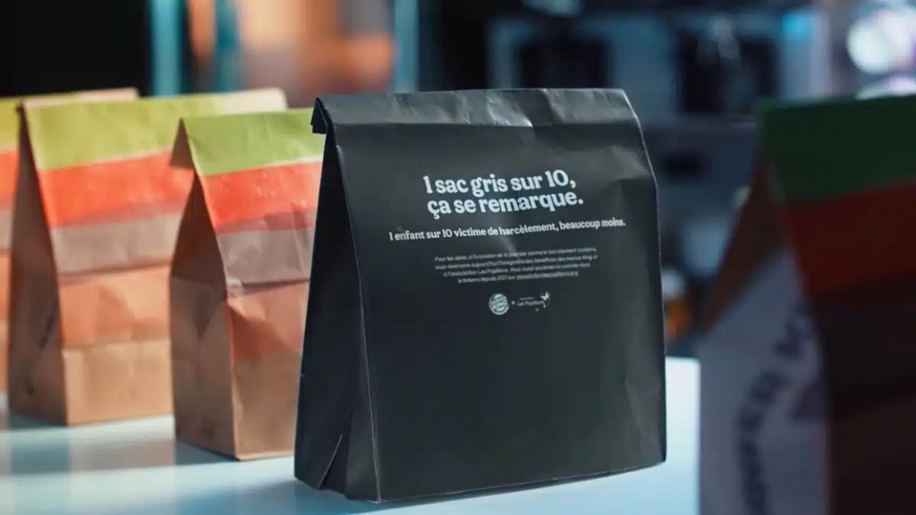 Francia: Burger King tiñe de gris la última letra de su nombre, ¿por qué? 3 Burger King gris