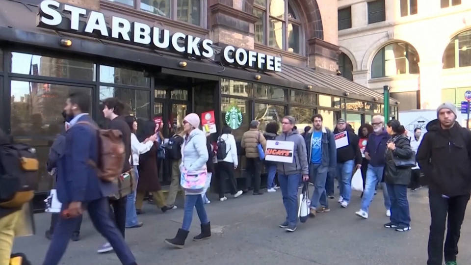 ¿Por qué Starbucks enfrenta una huelga en cientos de tiendas en EE.UU.? 3 Starbucks huelga