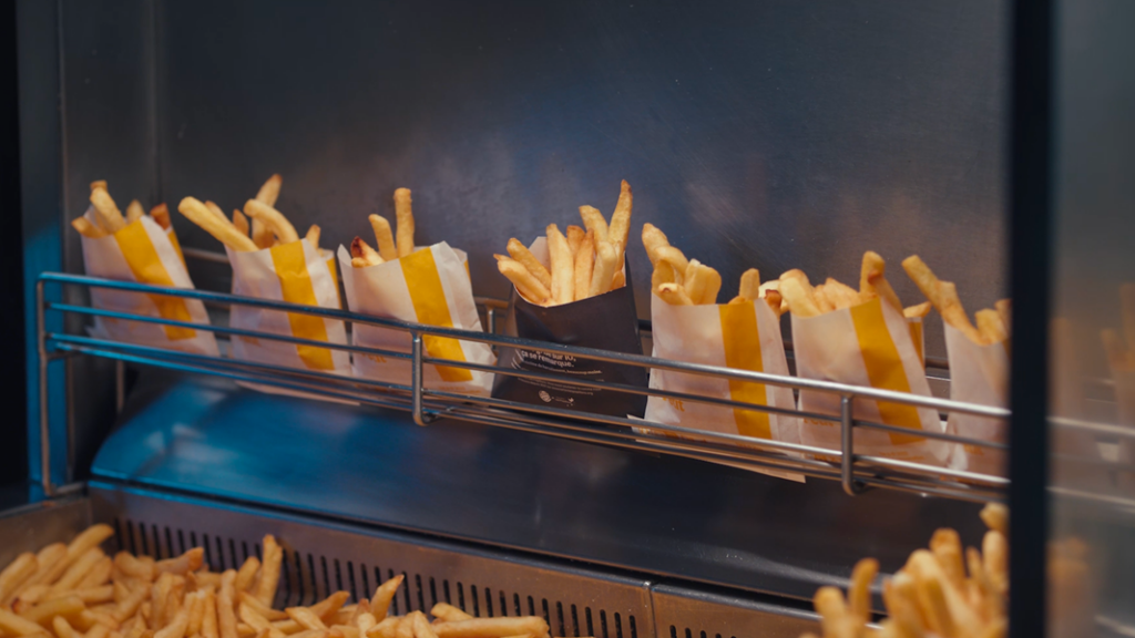 Francia: Burger King tiñe de gris la última letra de su nombre, ¿por qué? 2 Burger King gris