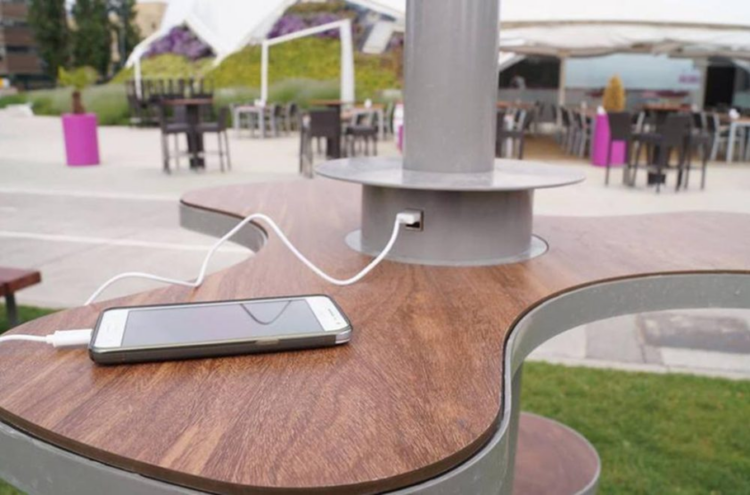 ¿Por qué el FBI recomienda a los consumidores no utilizar estaciones de carga de celulares públicas? 1 FBI estaciones carga teléfonos