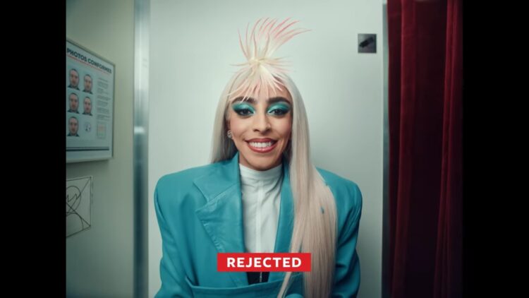 Esta campaña invita a realzar la identidad personal a través del maquillaje en las fotos del DNI
