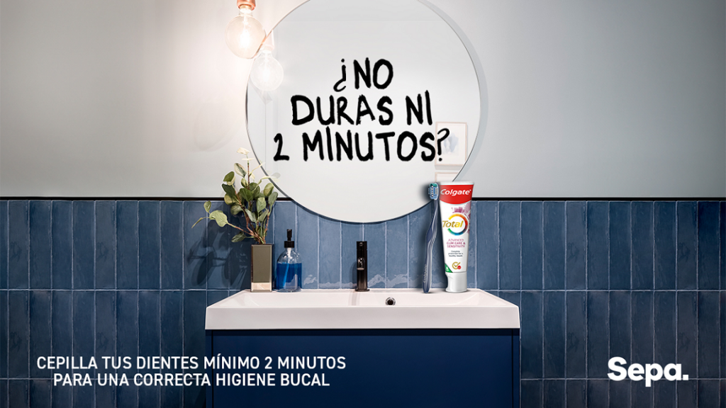 Colgate recurre a acción fake out of home para comunicar que la salud bucal no es broma 2 fake out of home