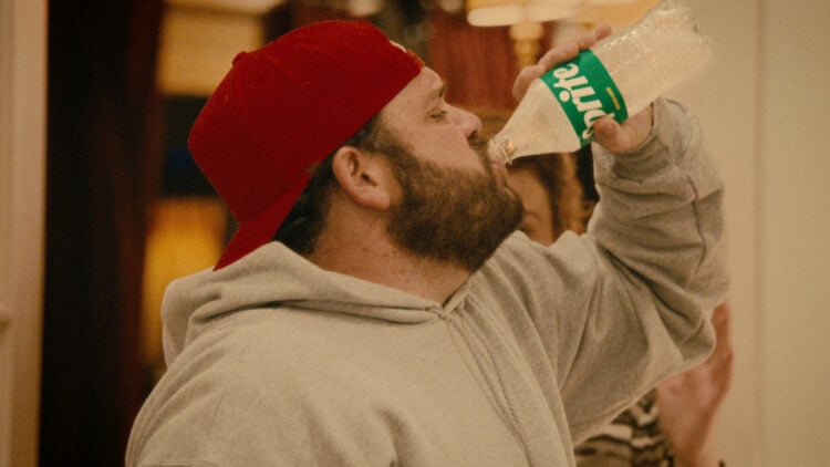 Coca-Cola presenta a todas sus marcas en un solo anuncio lleno de caos familiar