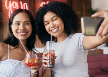 Los jóvenes continúan optando por bebidas sin alcohol, según este informe