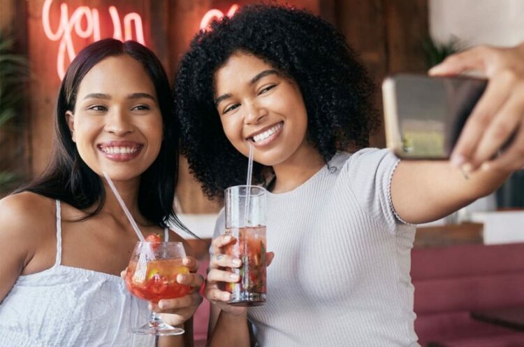 Los jóvenes continúan optando por bebidas sin alcohol, según este informe