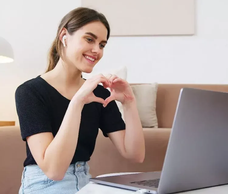 Usuarios usan LinkedIn como una app de citas