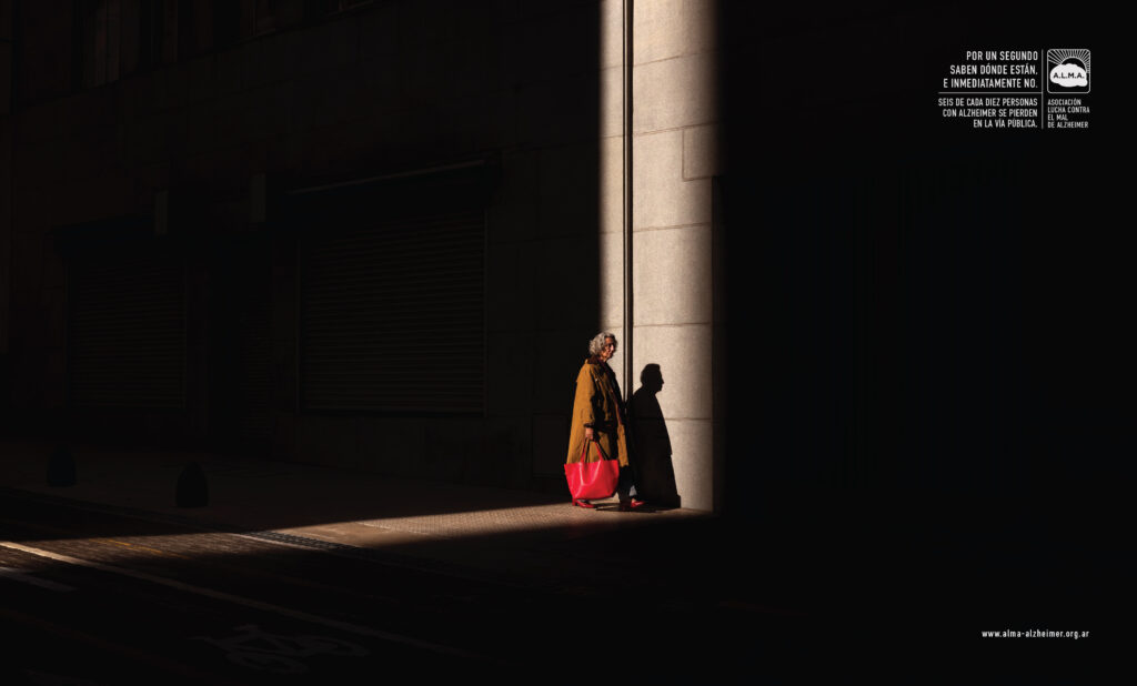 Esta campaña habla sobre las personas con Alzheimer que deambulan en la vía pública 4 A.L.M.A. 1Segundo Rojo