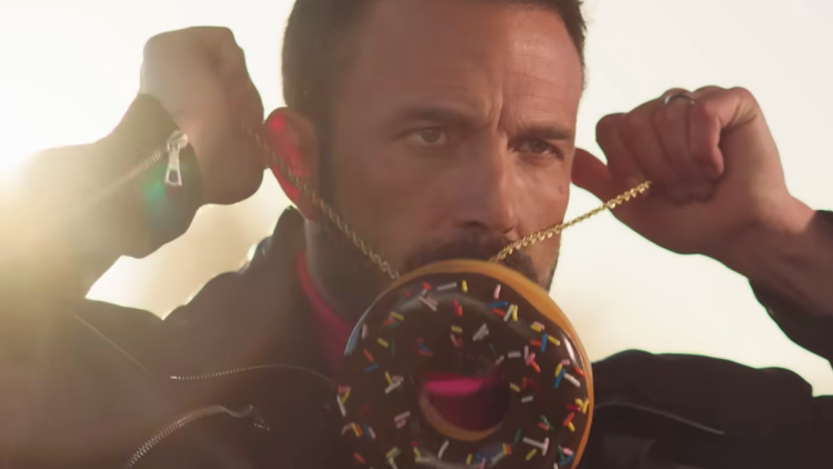 Ben Affleck busca convertirse en una estrella del pop en el nuevo anuncio de Dunkin Donuts 1 ben