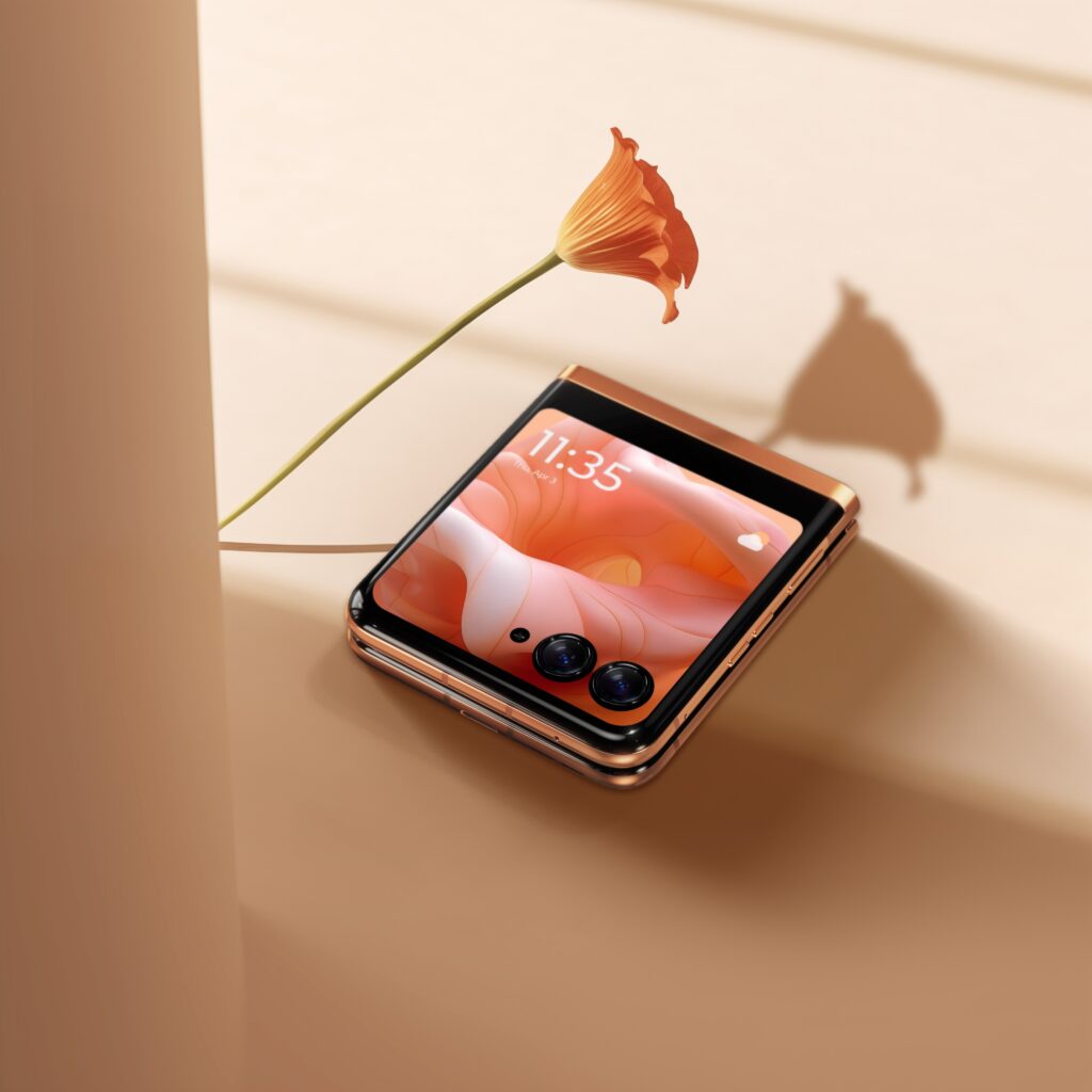 motorola razr 40 peach fuzz