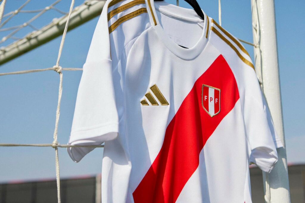 La Bicolor y Adidas presentan dos nuevas camisetas para la Copa América 2024 2 La Bicolor nuevas camisetas