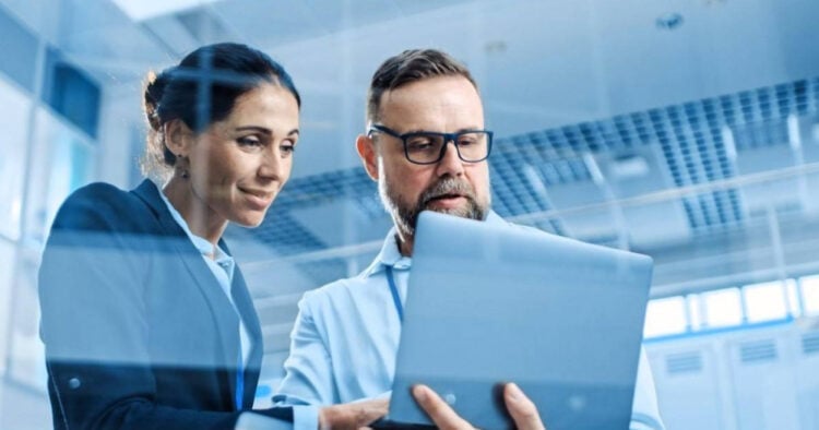 Investigación revela que el 90% de las empresas que utilizan IA para crear KPIs obtiene mejores resultados 1 PORTAL 63 1