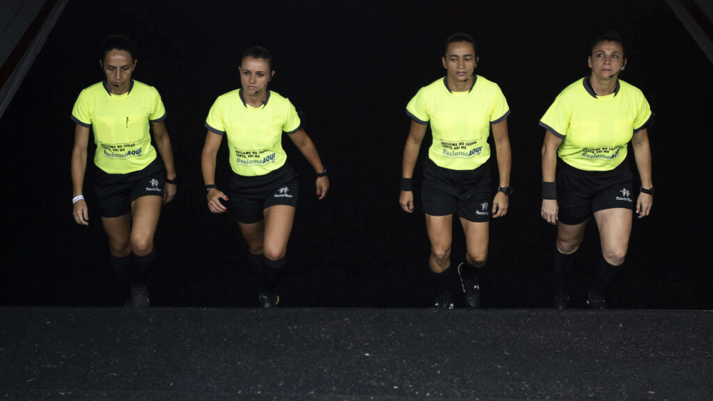 ¿por qué esta empresa decide ser el sponsor de los árbitros del fútbol?