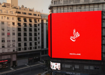 Coca-Cola logo aplastado