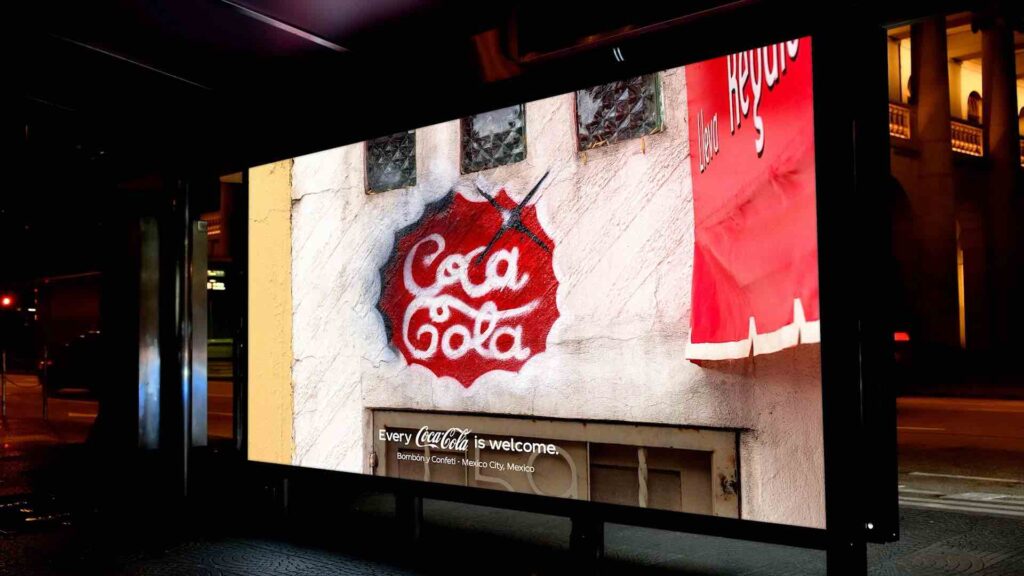 Coca-Cola celebra la reinvención de su logo en diferentes bodegas a través de su última campaña 3 coca cola interpretacion logo 2
