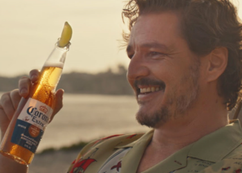 Pedro Pascal brilla en el nuevo spot de Corona