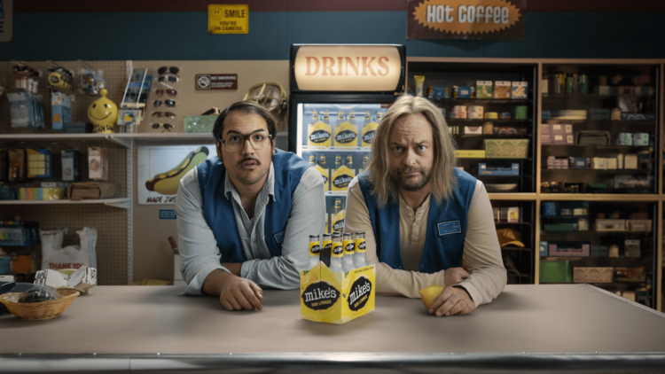 Trabajadores cansados celebran con Mike's en su 25 aniversario 1 Trabajadores cansados celebran con Mike's en su 25 aniversario