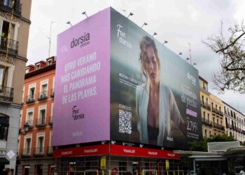 Clínica afirma “cambiar el panorama de las playas” gracias a sus cirugías y causa polémica