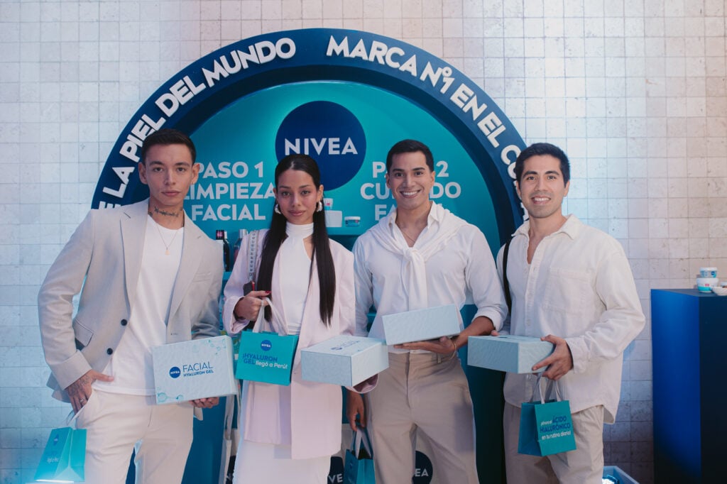 Nivea anuncia el lanzamiento de su nuevo producto Facial Hyaluron Gel 4 Carlos Castro Sophia AlarconJeffrey Vivanco y Mario Arevalo jpg