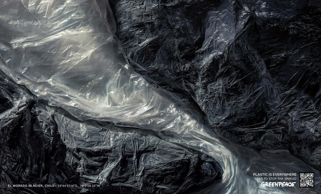 ¿Por qué Greenpeace convirtió en plástico estas 5 locaciones de Chile? 2 Greenpeace The Nature of Plastic 3